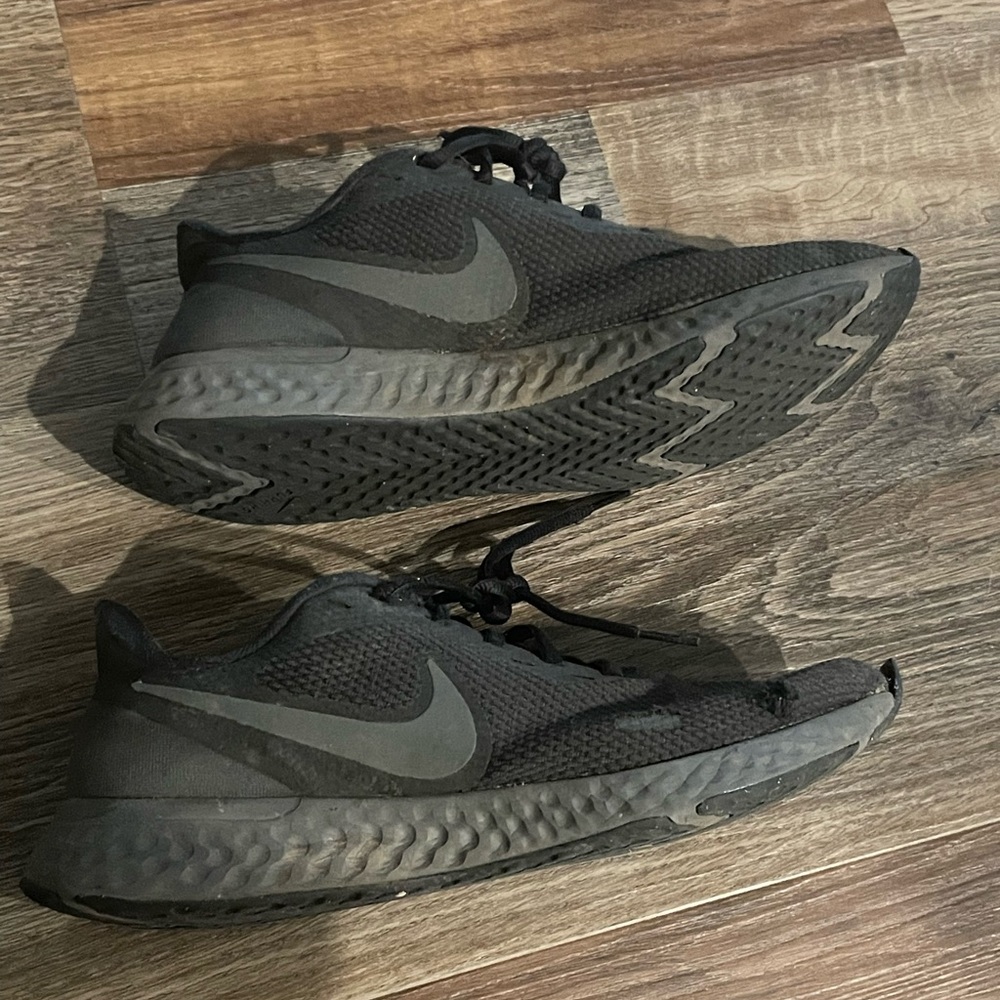 Nike Revolution 5 Shoes